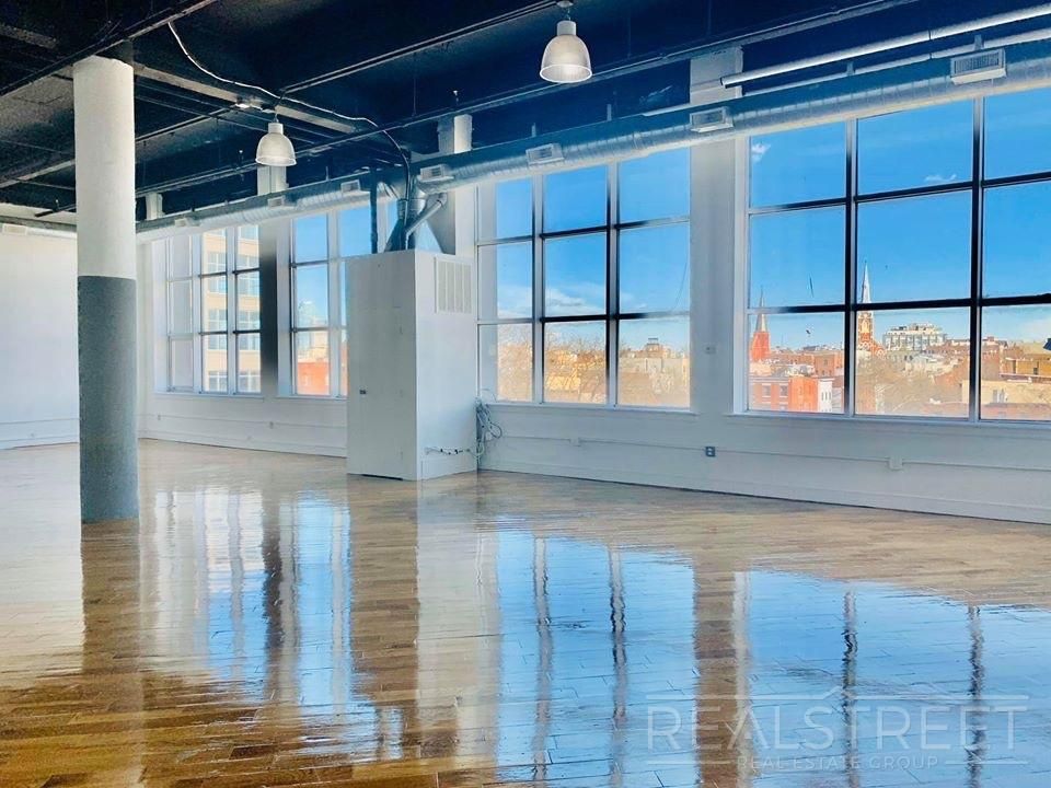 Brooklyn Navy Yard: 61 West St, Brooklyn, NY 11222